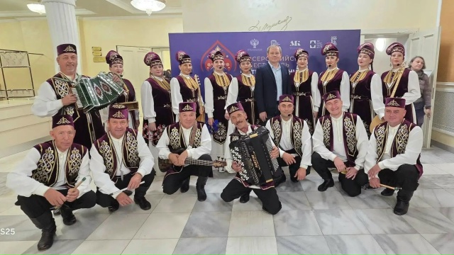 "Мөслим тугайлары" атказанган халык фольклор ансамбле фестивальдә. Фото - Мөслим балалар сәнгать мәктәбеннән.