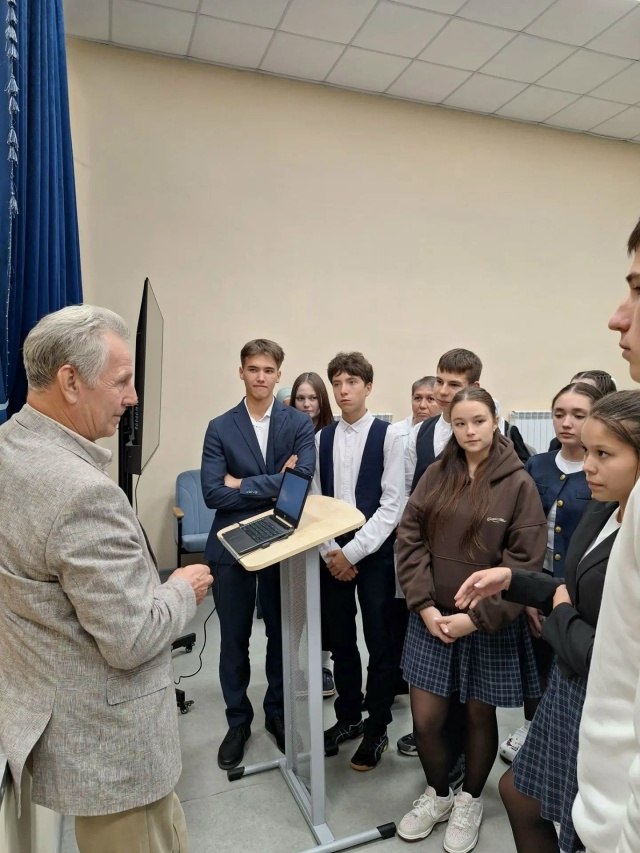 Фотолар – район мәгариф идарәсеннән.