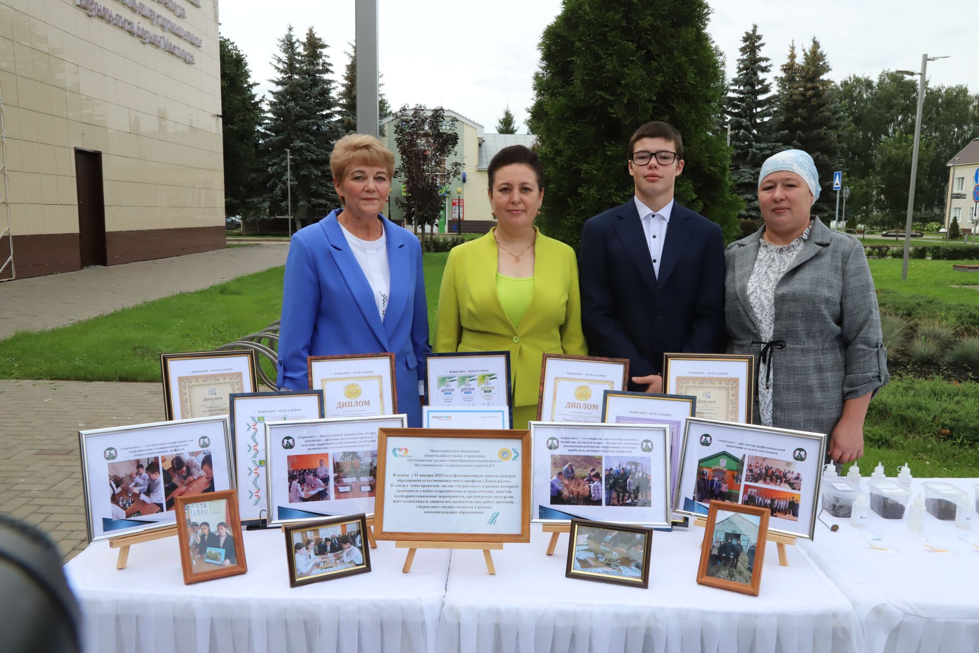 Бүген мәгариф хезмәткәрләренең традицион август киңәшмәсе үтте