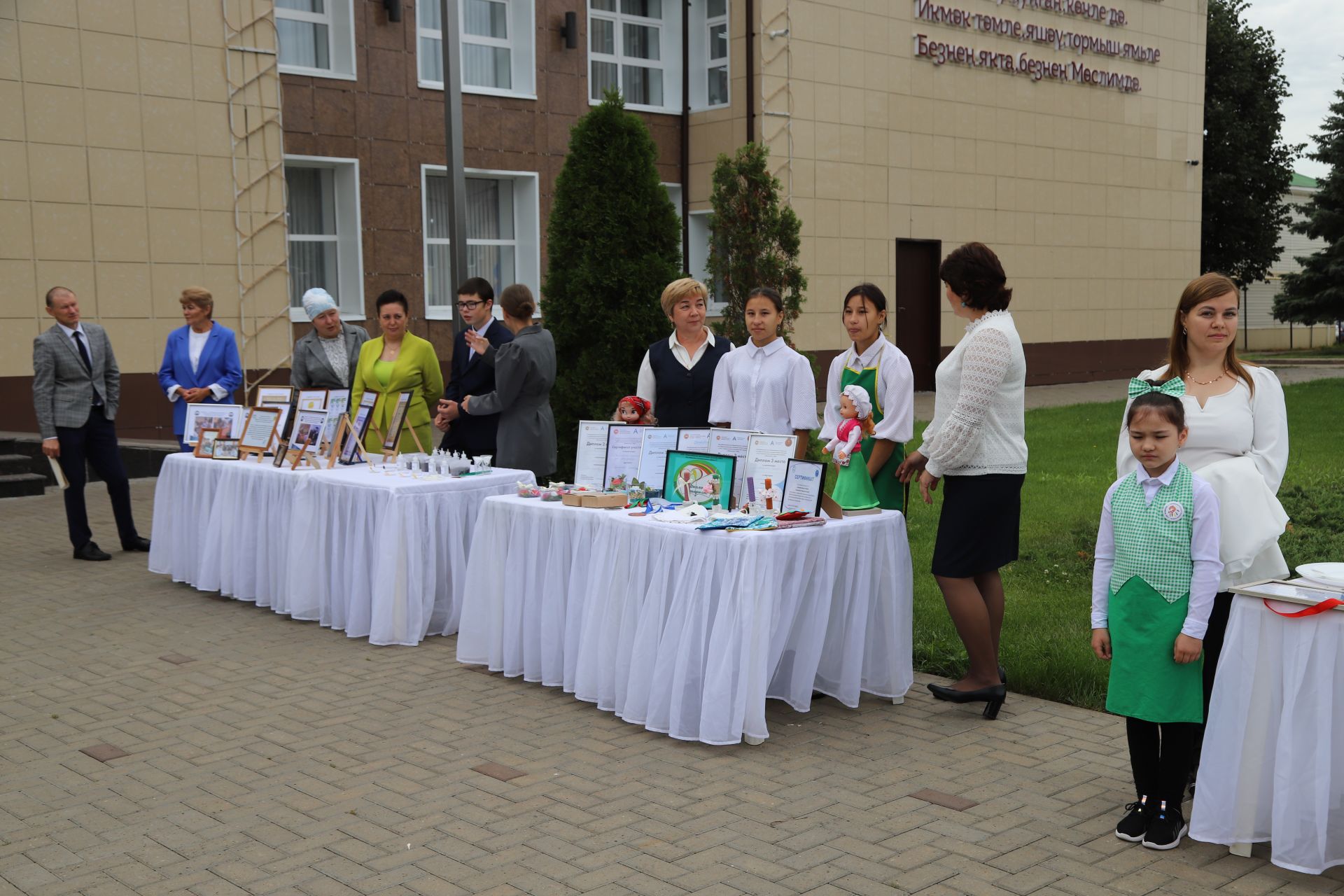 Бүген мәгариф хезмәткәрләренең традицион август киңәшмәсе үтте