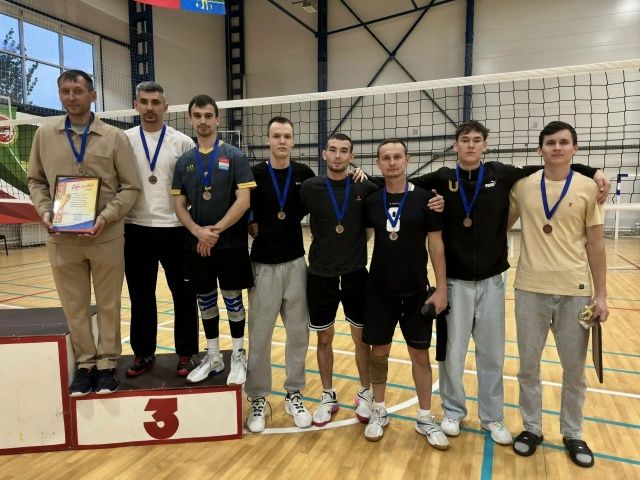 «Яшьлек» универсаль спорт залында 2026–2027 ел сезонын ачу кубогына волейбол ярышлары узды