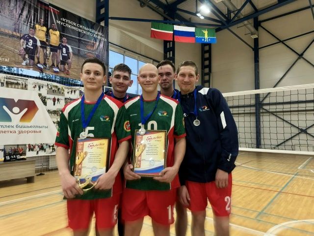 «Яшьлек» универсаль спорт залында 2026–2027 ел сезонын ачу кубогына волейбол ярышлары узды