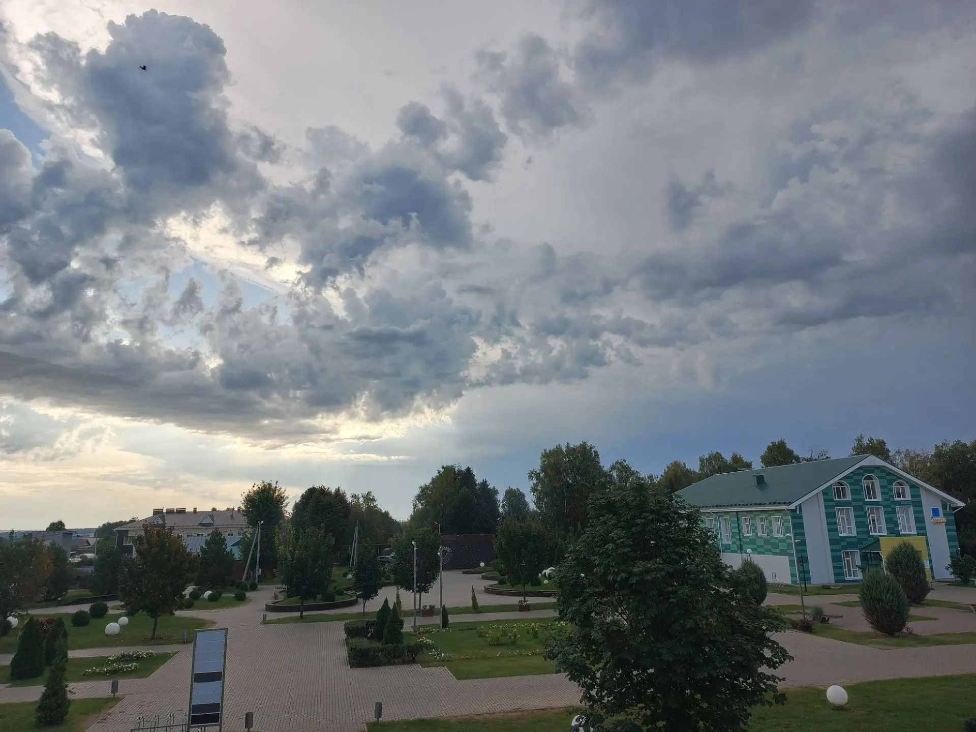 Татарстанда яңгыр, яшен, боз һәм көчле җил көтелә