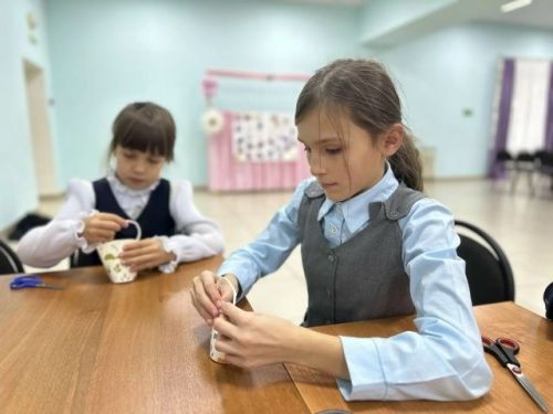 Түбән Табын интернат-мәктәбе укучылары «Яраткан укытучыма сюрпризлы тартмачык» ясады