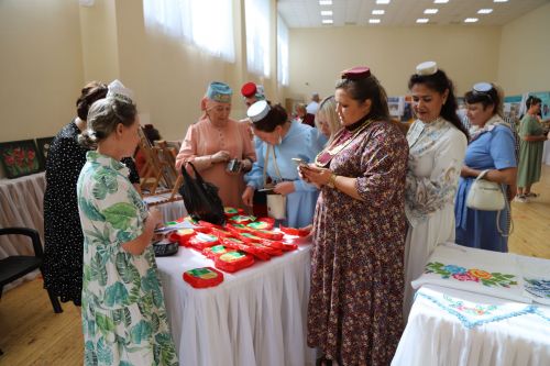 "Ак калфак"лылар - Мөслимдә
