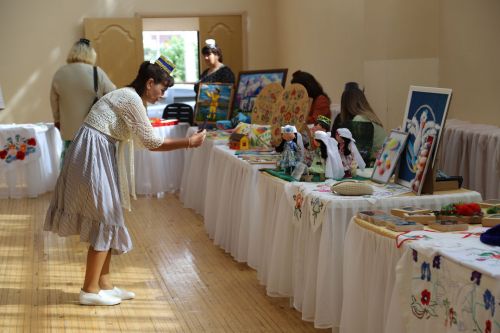 "Ак калфак"лылар - Мөслимдә