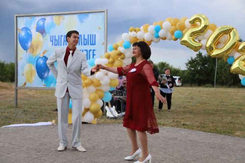 11 сыйныф укучылары чыгарылыш кичәсе