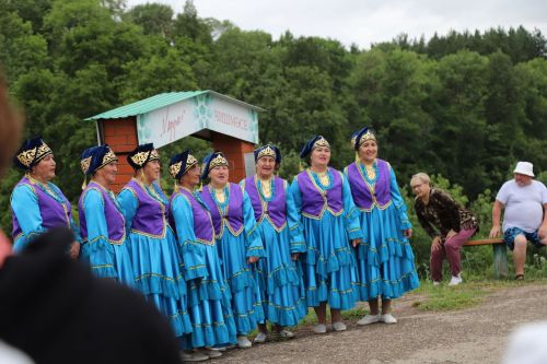 "Ак калфак"лылар - Мөслимдә