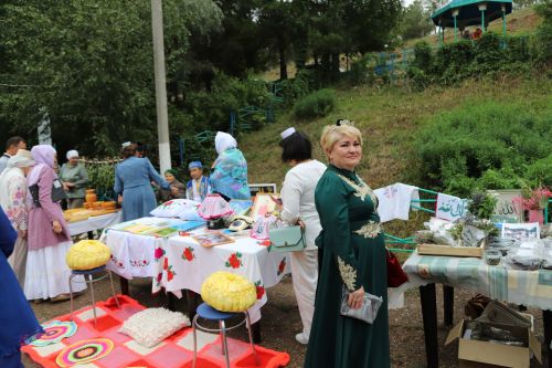 "Ак калфак"лылар - Мөслимдә