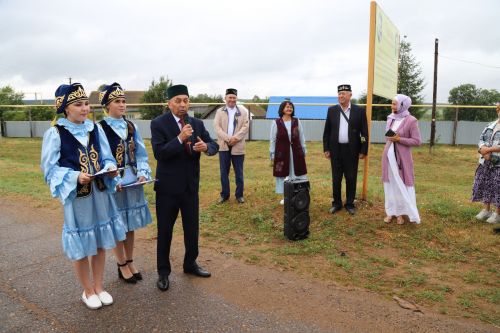 "Ак калфак"лылар - Мөслимдә