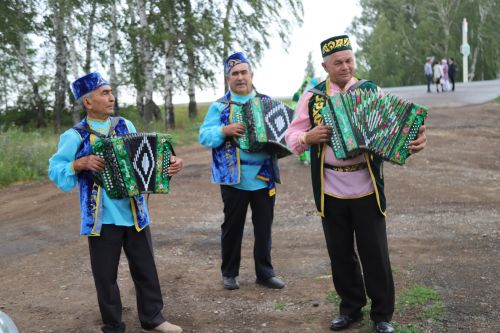 "Ак калфак"лылар - Мөслимдә