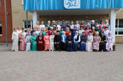"Ак калфак"лылар - Мөслимдә