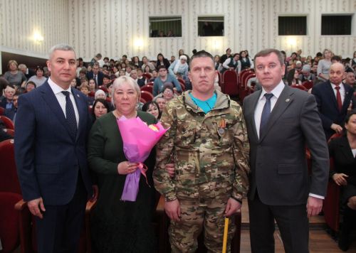 Бүген З. Басыйрова исемендәге район мәдәният йортында Мөслим район Советының IV чакырылыш XXXIX отчет сессиясе узды