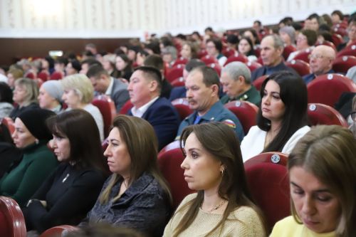 Бүген З. Басыйрова исемендәге район мәдәният йортында Мөслим район Советының IV чакырылыш XXXIX отчет сессиясе узды