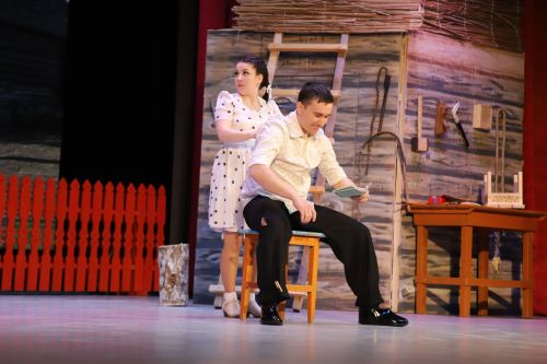 «Кичер мине, әнкәй» спектакле тамашачыларны җылылыкка батырды