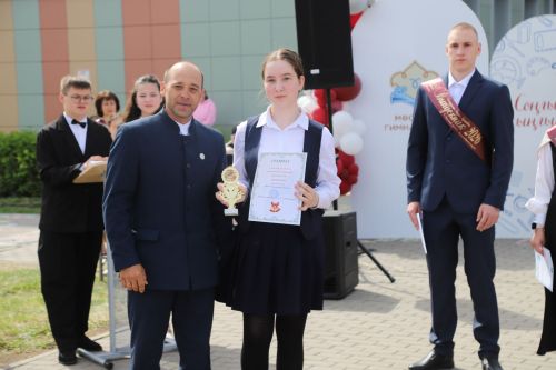 Мөслим мәктәпләрендә бүген Соңгы кыңгырау бәйрәме бара