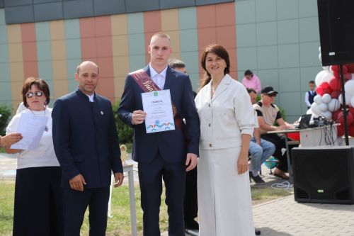 Мөслим мәктәпләрендә бүген Соңгы кыңгырау бәйрәме бара