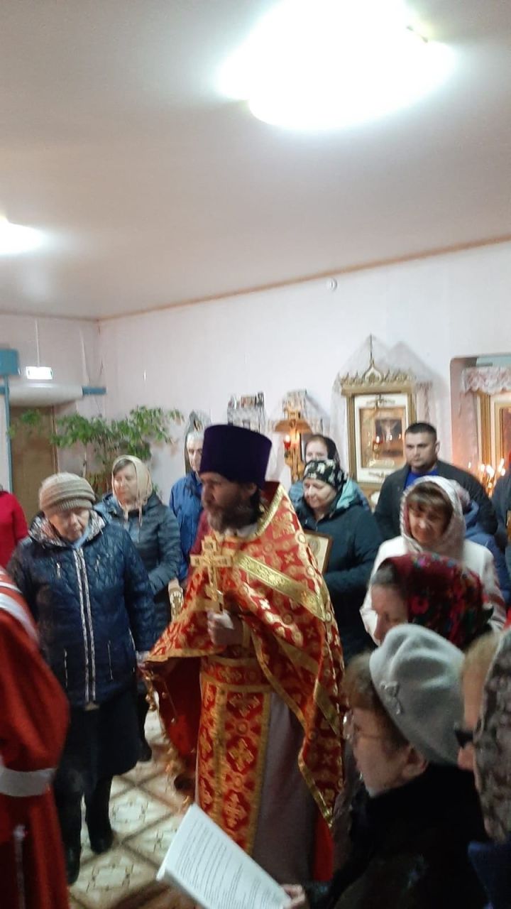 Рус Шуган авылы чиркәвендә православие халкы Пасха бәйрәмен билгеләп үтте