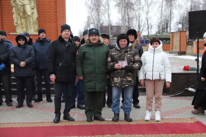 Ватан Геройлары көне уңаеннан мемориаль комплекста митинг узды