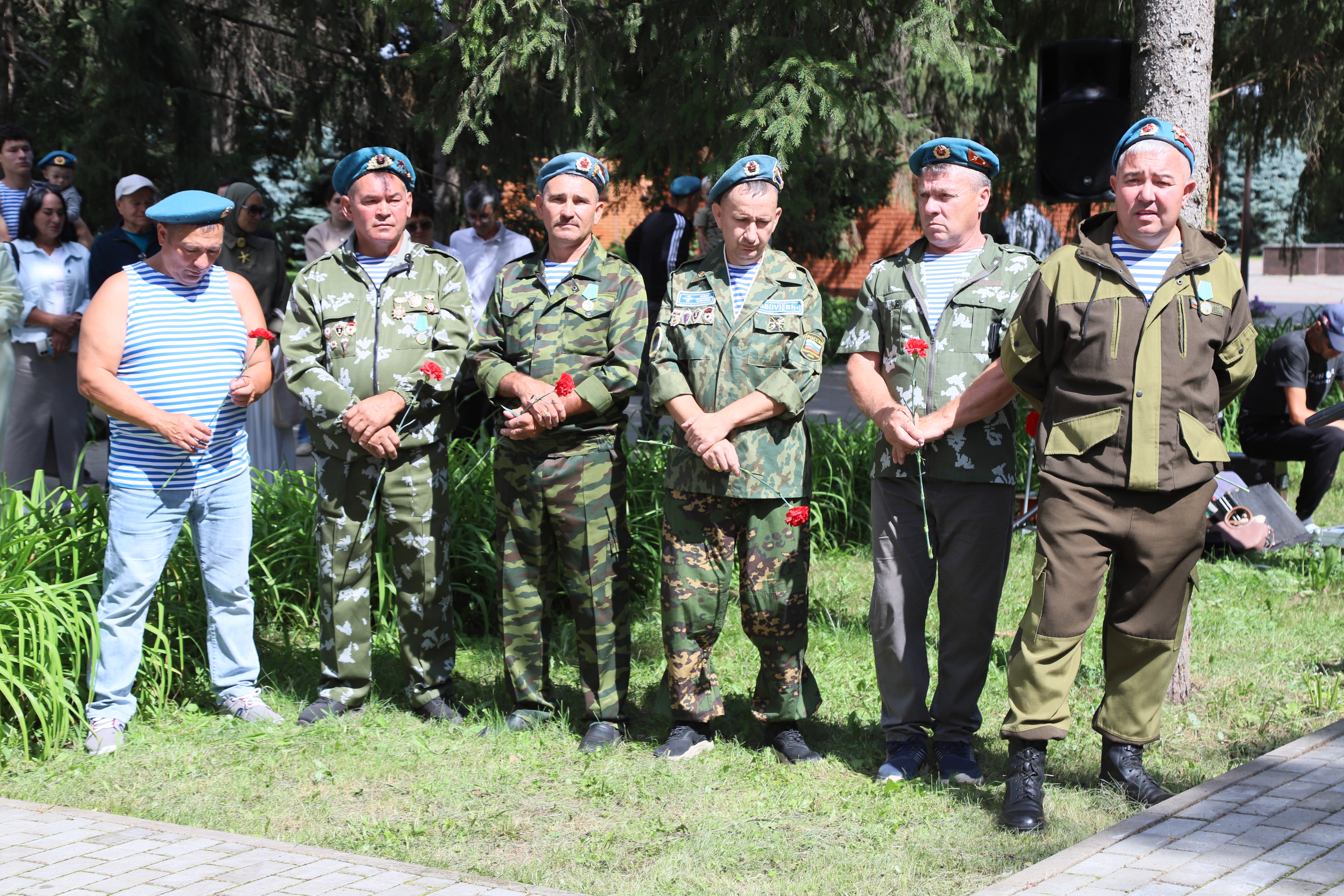 Һава десанты гаскәрләрендә хезмәт иткән мөслимлеләр  тантаналы чарада.