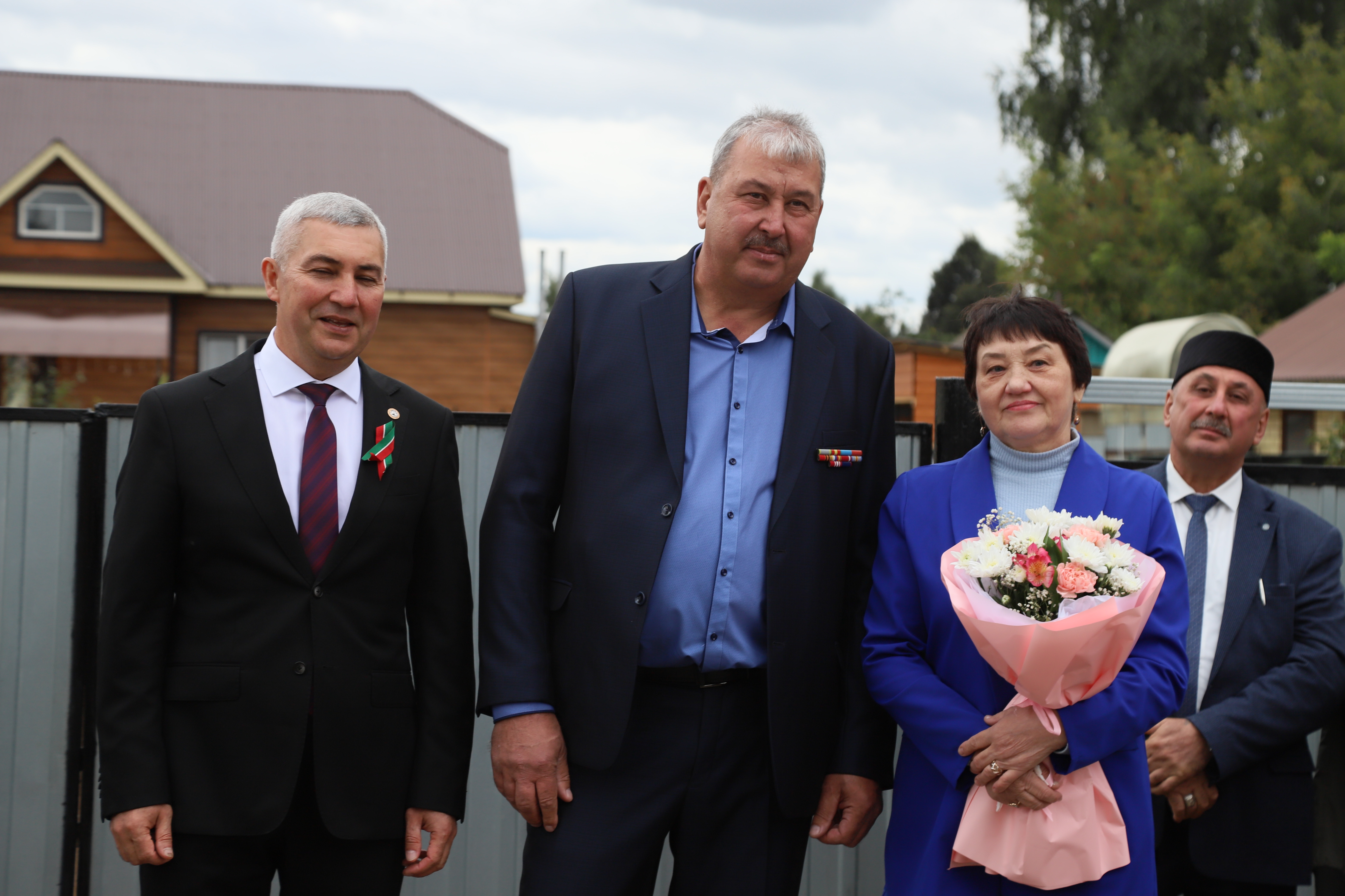 Нәфис Сафин һәм аның тормыш иптәше котлаулар кабул итте.