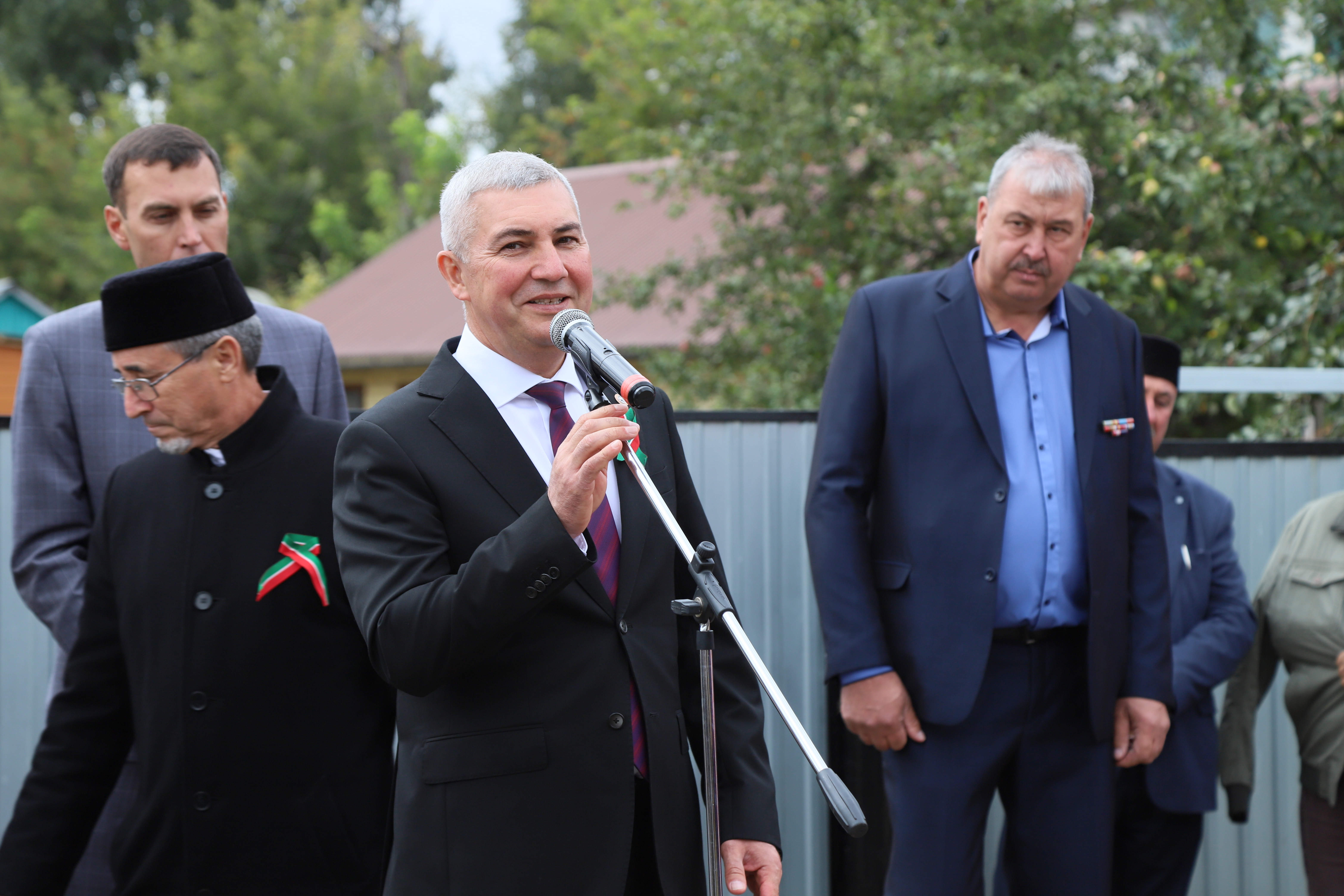 Район башлыгы Альберт Хуҗин котлый.