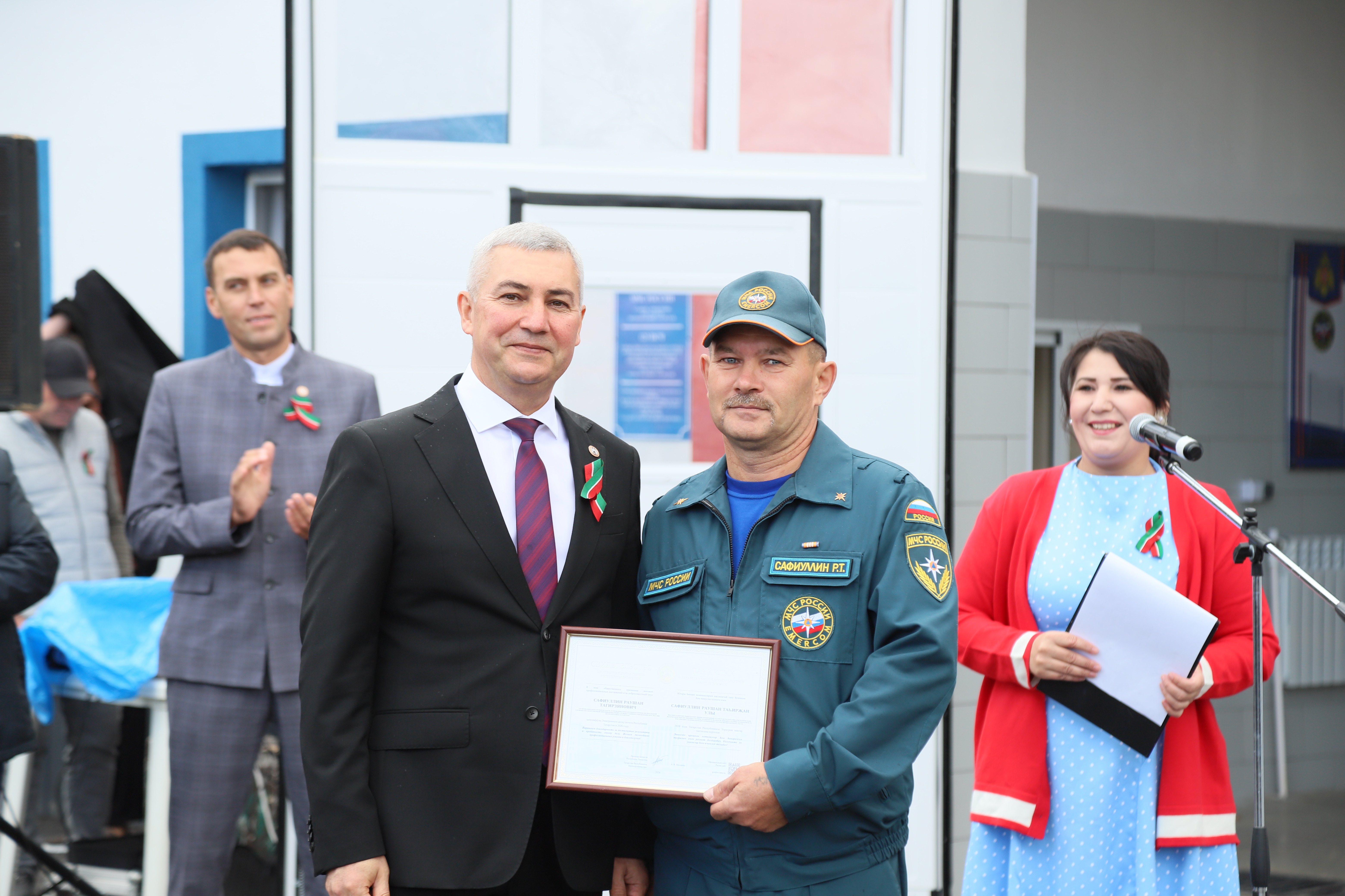 Каравыл башлыгы Раушан Сафиуллин Татарстан Республикасының Электрон мактау тактасына кертелүләре турында таныклык алды