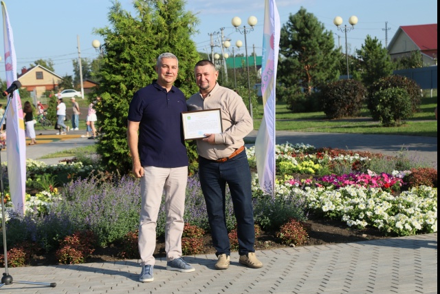 «Мост» җәмгыяте җитәкчесе Фиргать Галимовка Рәхмәт хаты тапшырылды.