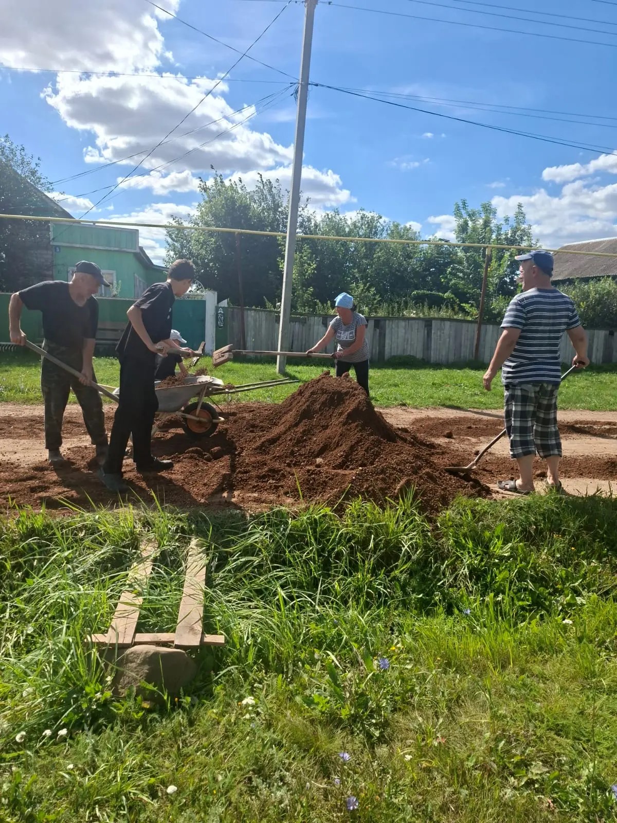 Тойгелде авыл җирлегендә халык бердәм булып хезмәт куя