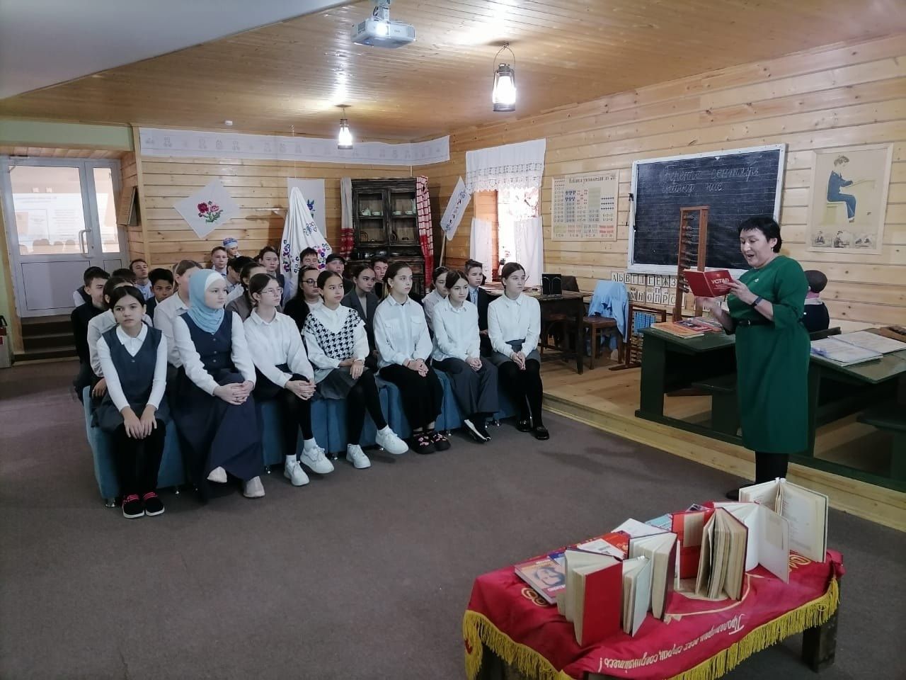 Комсомол туган көне уңаеннан патриотик сәгать