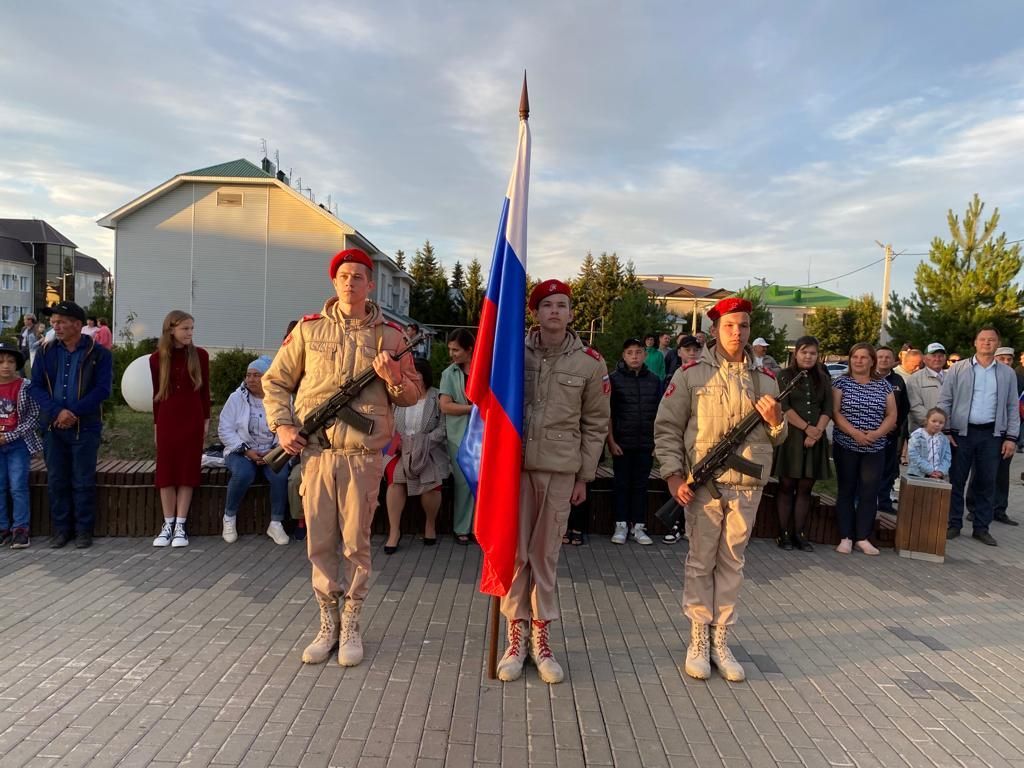 Геройлар безгә өлге иде