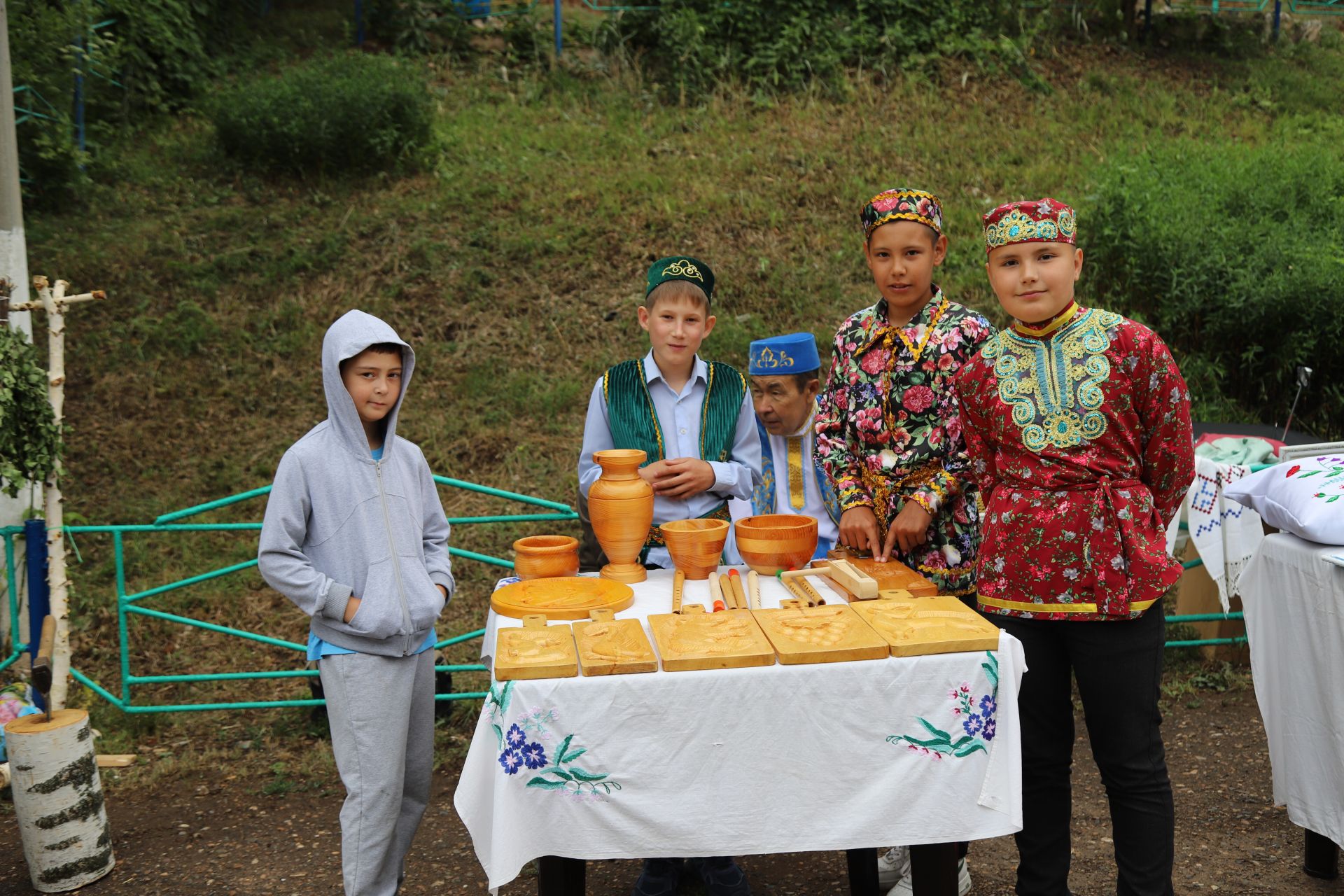 «Ак калфак»лар Мөслим белән таныша