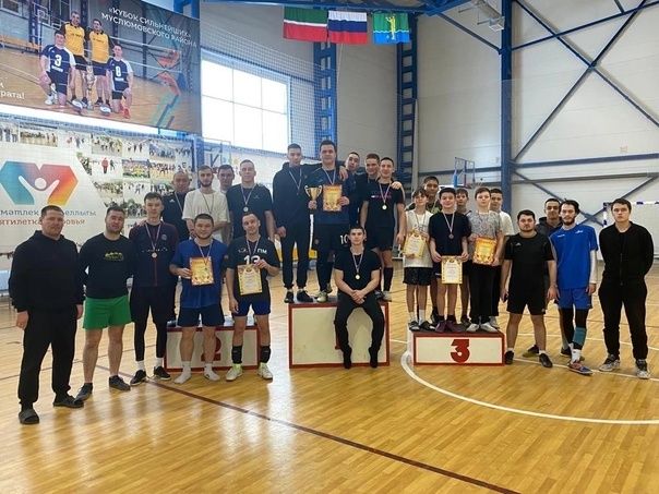 Кыш бабай кубогына футбол ярышлары узды (фоторепортаж)
