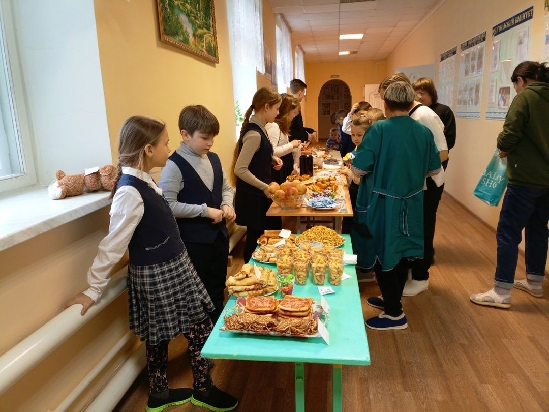 Инвалидлар ункөнлеге кысаларында Рус Шуган мәктәбендә хәйрия ярминкәсе үткәрделәр