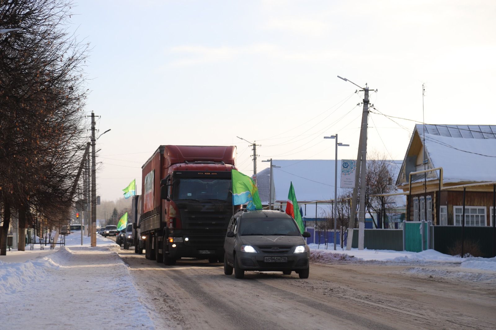 Бүген райондашларыбыз махсус хәрби операция зонасына гуманитар ярдәм илтеп кайткан егетләребезне каршы алды