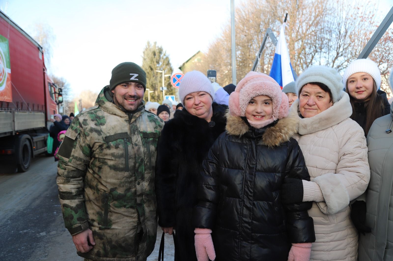 Бүген райондашларыбыз махсус хәрби операция зонасына гуманитар ярдәм илтеп кайткан егетләребезне каршы алды