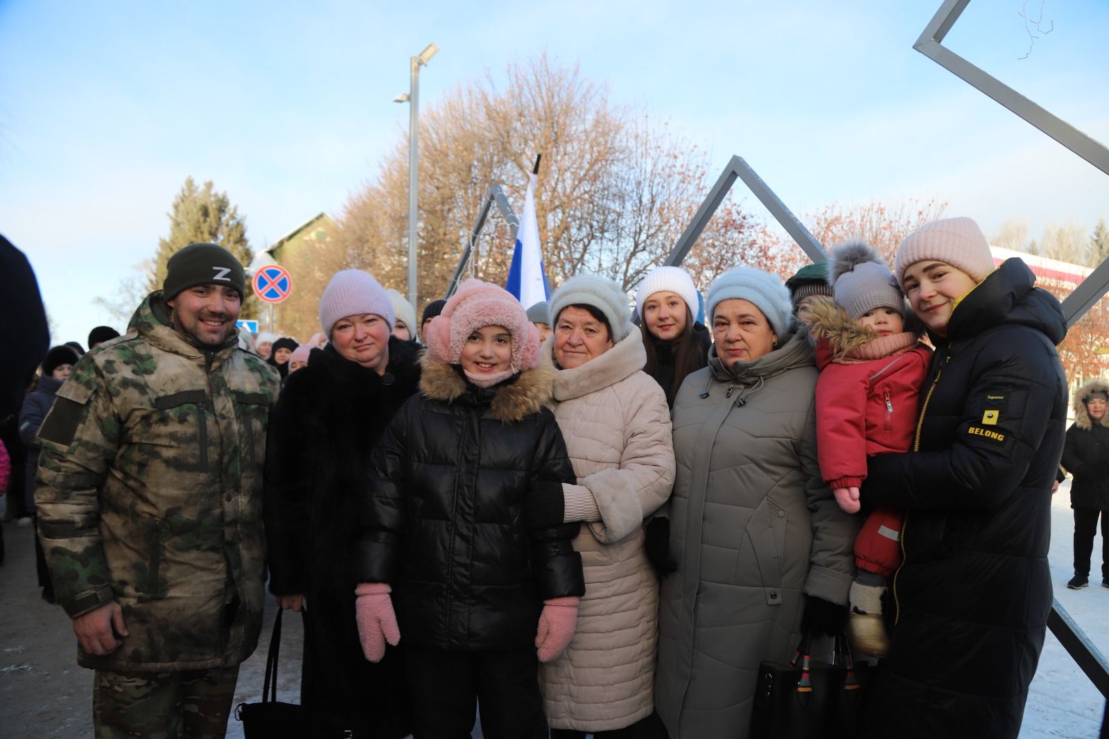 Бүген райондашларыбыз махсус хәрби операция зонасына гуманитар ярдәм илтеп кайткан егетләребезне каршы алды