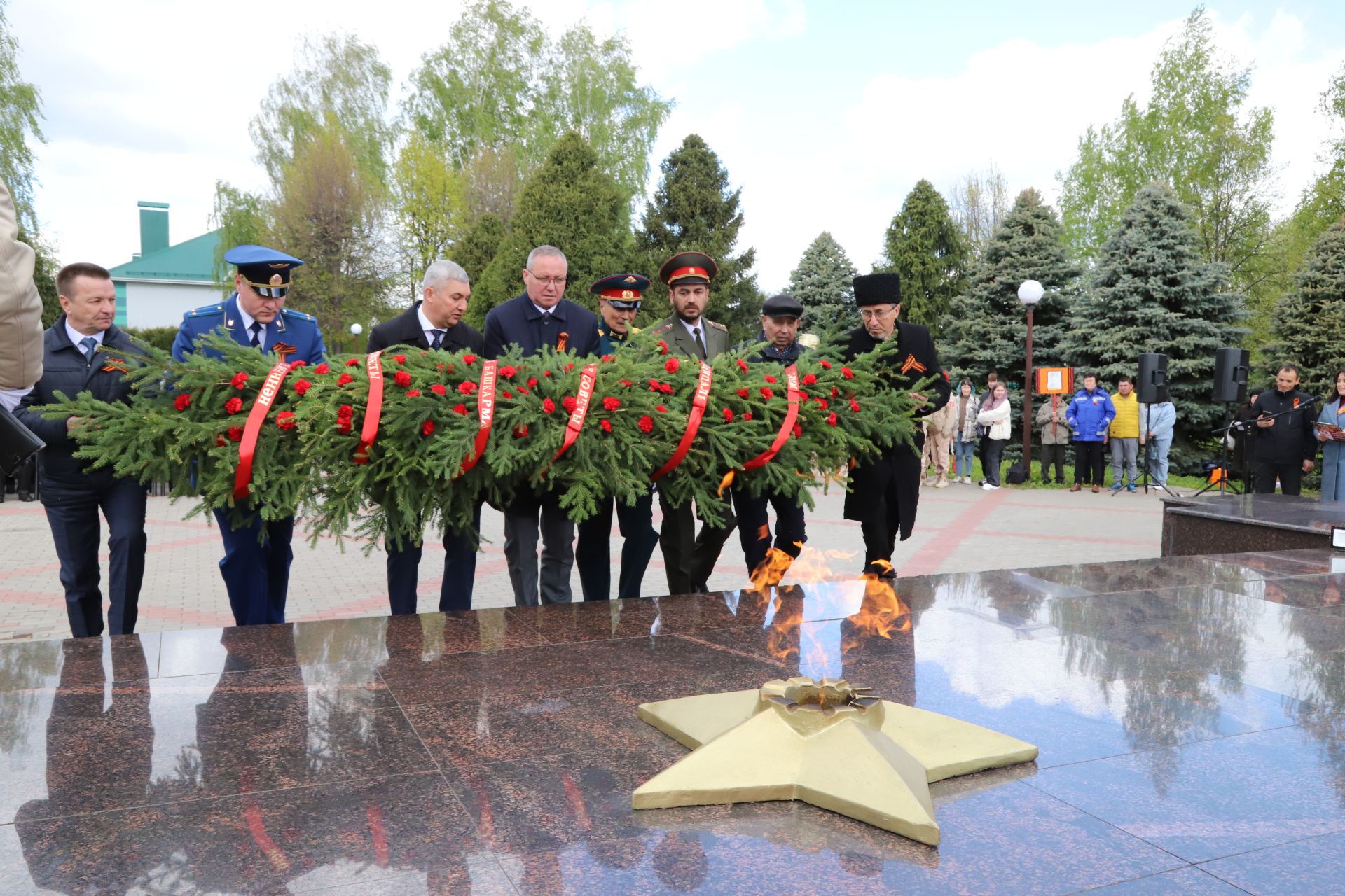 Җиңү көне уңаеннан Сугышчан һәм хезмәт даны мемориаль комплексында чаралар (+фоторепортаж)