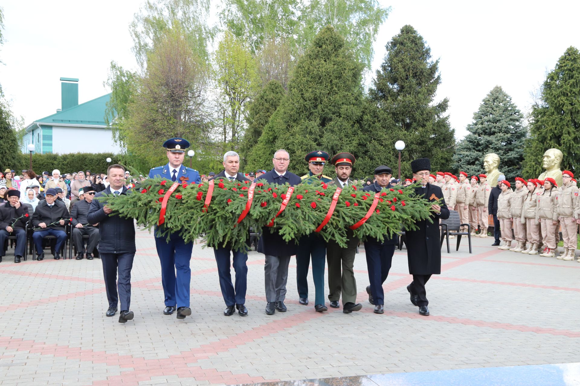 Җиңү көне уңаеннан Сугышчан һәм хезмәт даны мемориаль комплексында чаралар (+фоторепортаж)