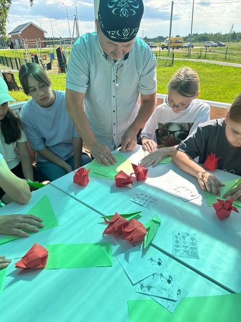 Мөслим балалар сәнгать мәктәбе укытучылары “Урман иле” лагерена мастер-класс үткәрергә бардылар