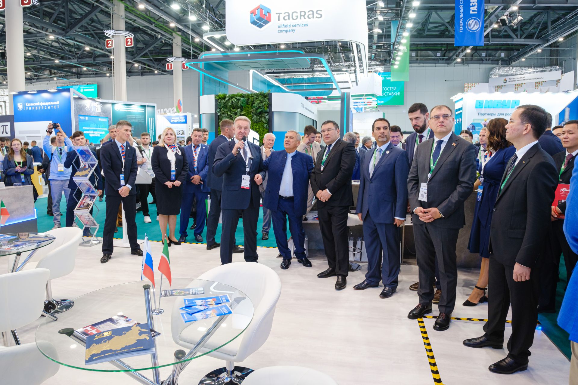 Рөстәм Миңнеханов «TatOilExpo-2024» күргәзмәсендә «Транснефть» ГАҖ стендын карады