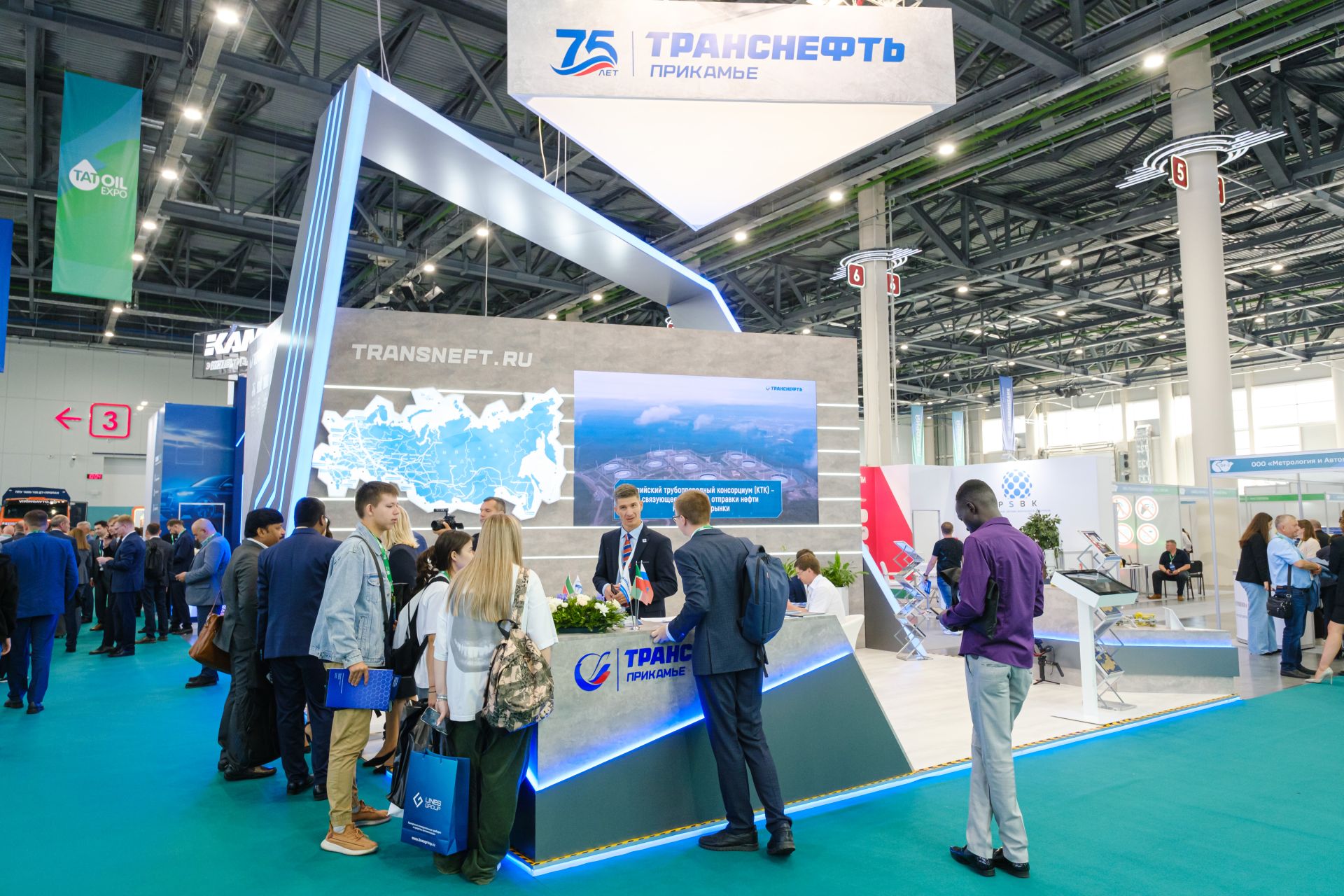 Рөстәм Миңнеханов «TatOilExpo-2024» күргәзмәсендә «Транснефть» ГАҖ стендын карады