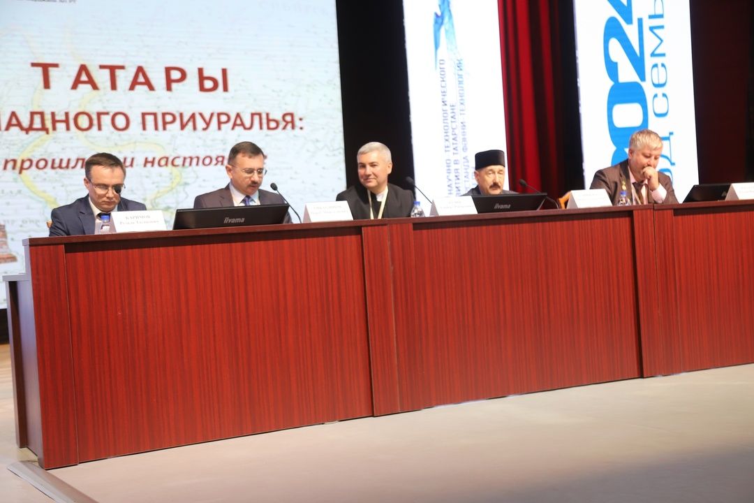 Бүген Мөслим кунаклар кабул итте