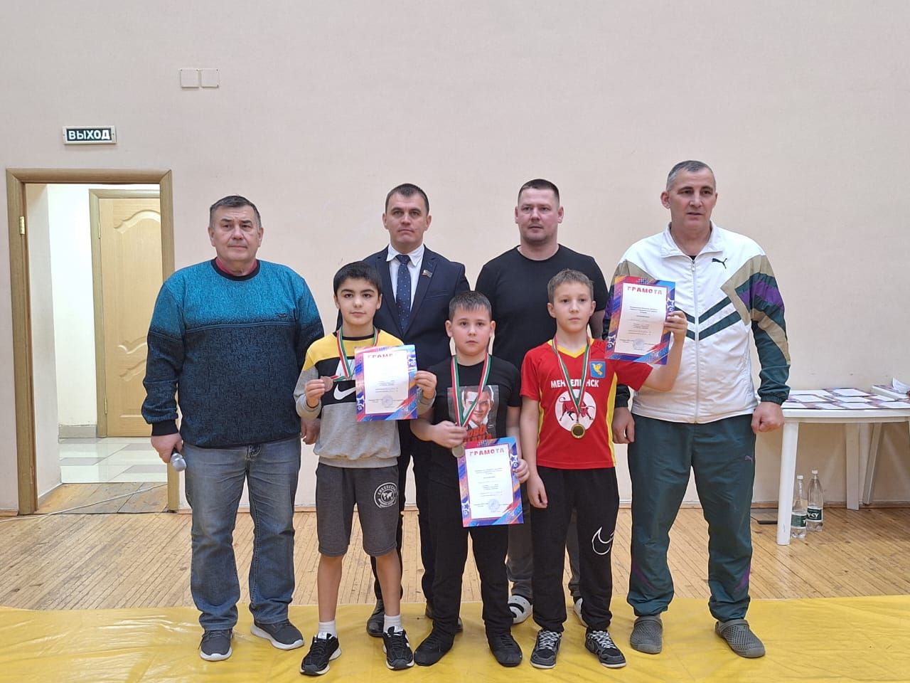 Малайлар һәм яшүсмерләр арасында көрәш буенча район беренчелеге узды
