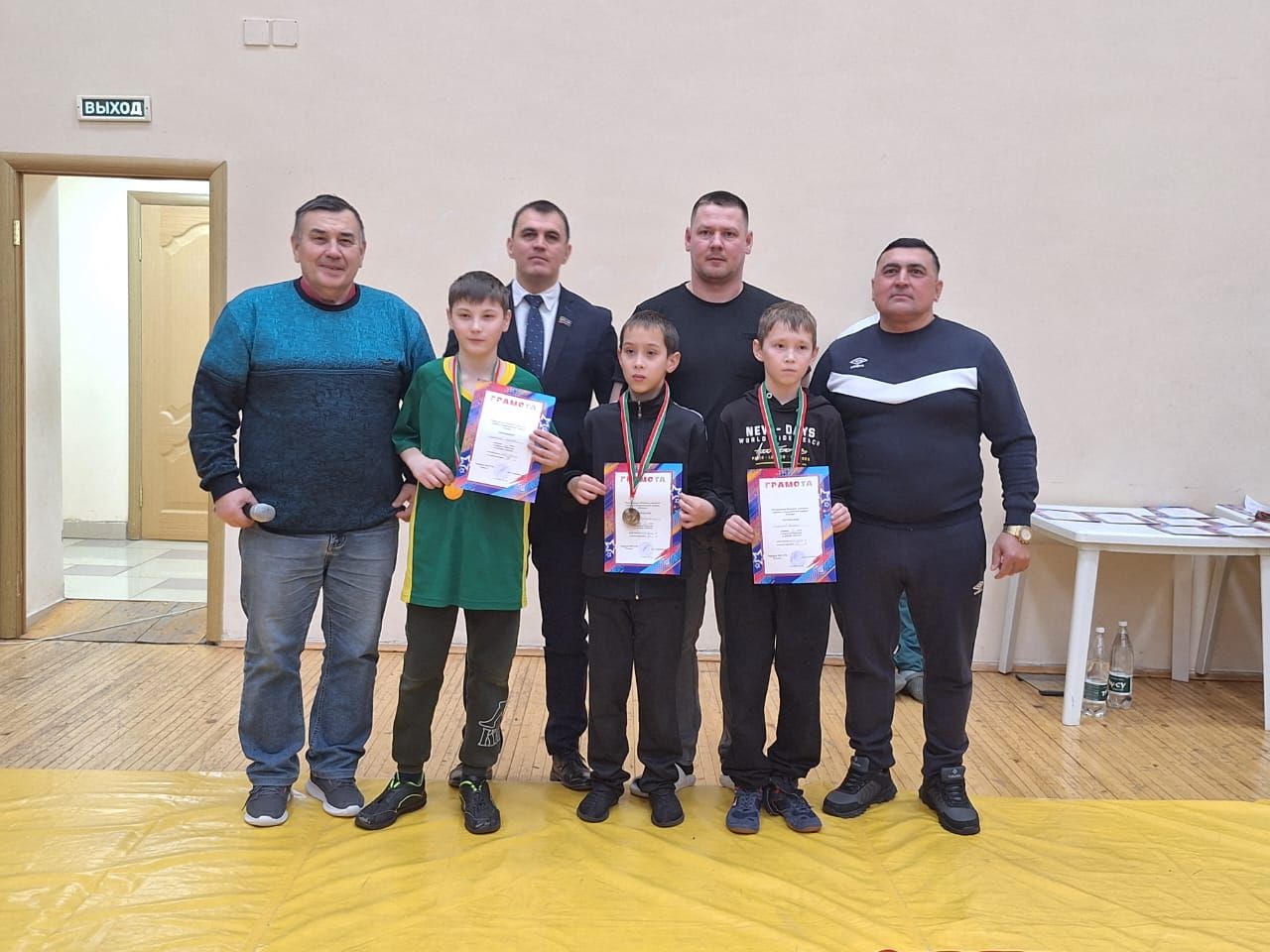 Малайлар һәм яшүсмерләр арасында көрәш буенча район беренчелеге узды