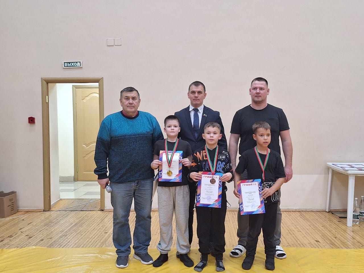 Малайлар һәм яшүсмерләр арасында көрәш буенча район беренчелеге узды