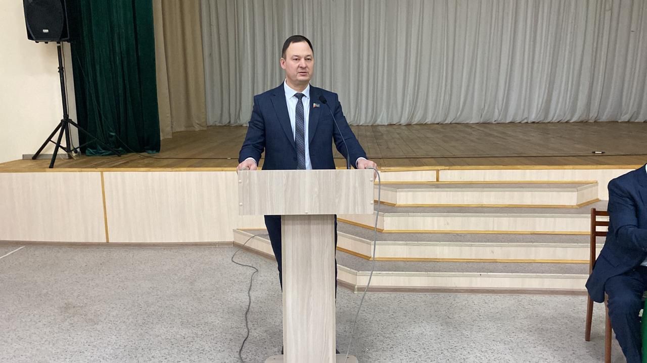 Бу минутларда Исәнсеф авыл җирлегендә халык җыены бара