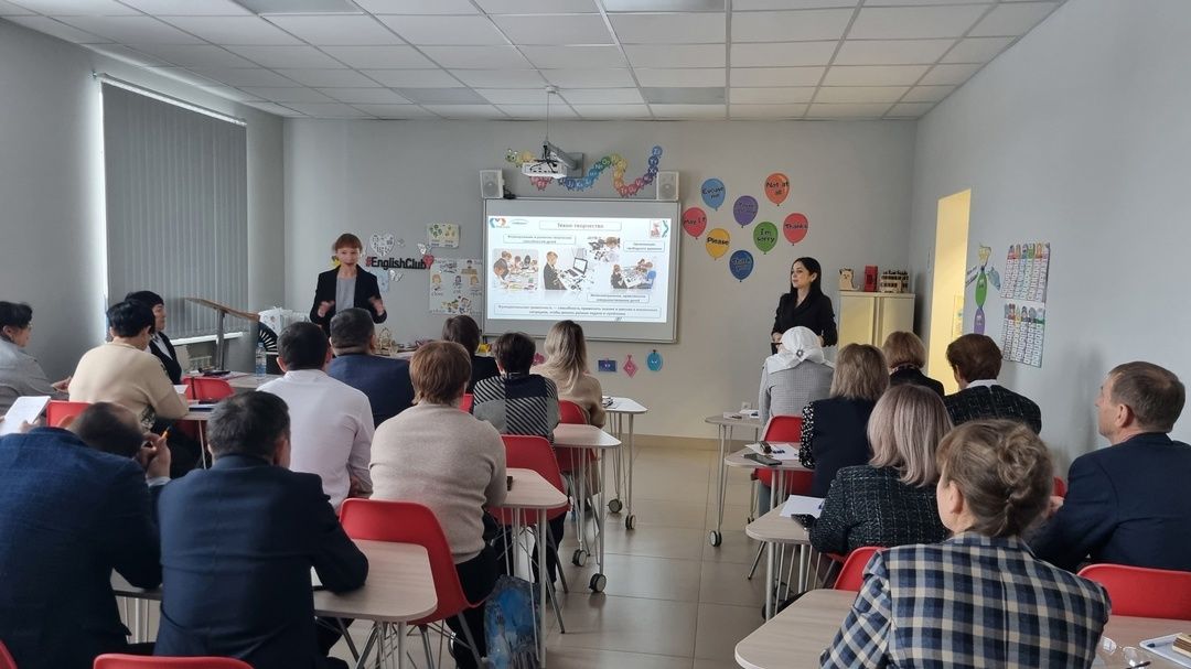 Кичә мәктәптән тыш эшләр үзәгендә мәктәп директорлары өчен гамәли юнәлешле киңәшмә узды