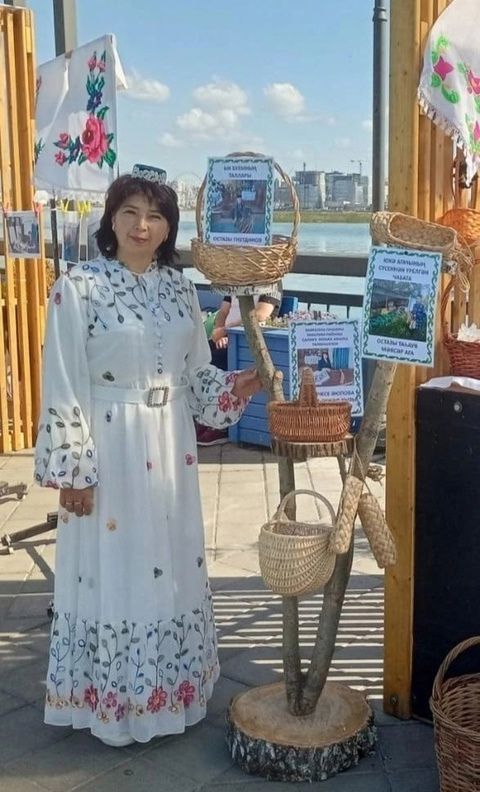 Мөслим үзәк китапханәсе, “Уңыш” республикакүләм һөнәр бәйгесендә “Семья – 7 в 1” проекты белән беренче урынны яулады