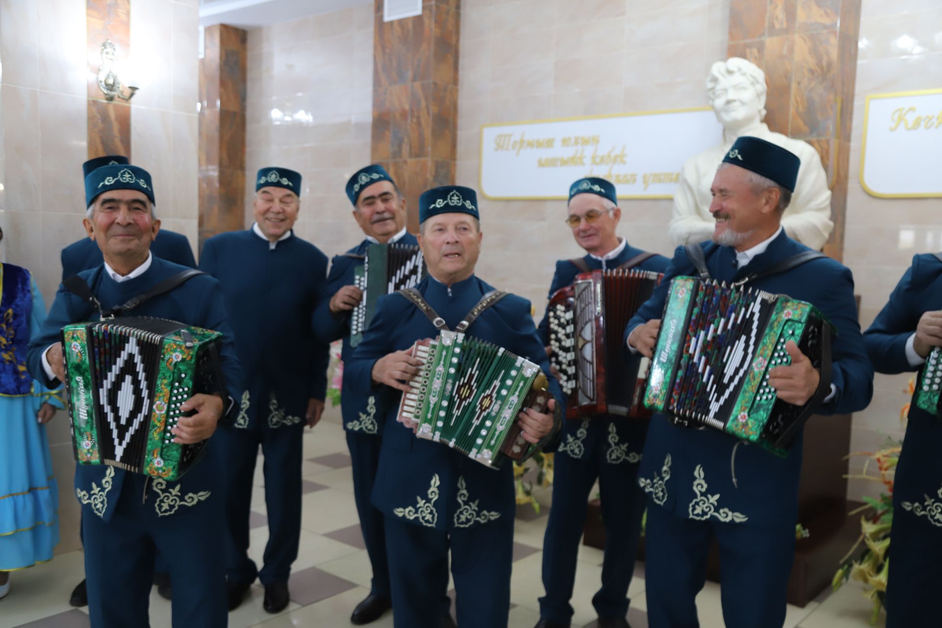 Сезгә тиеш әле бик күп язлар!